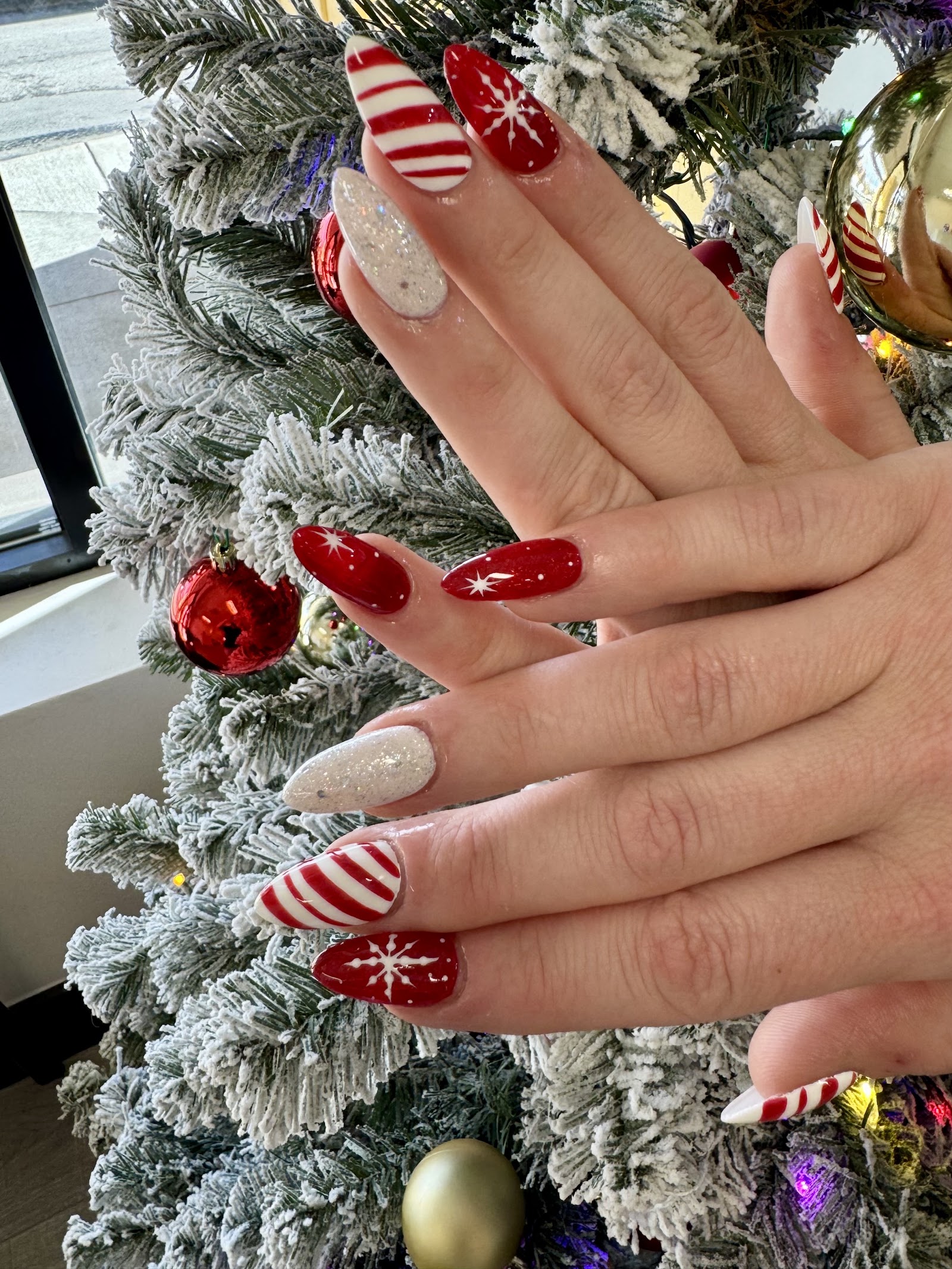 Pureluxe Nail Spa logo